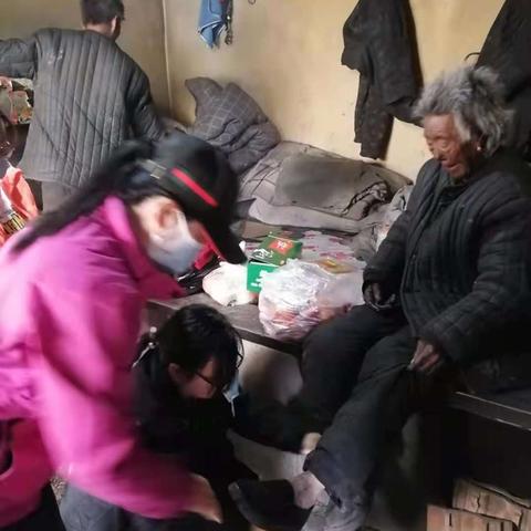 天池社区党支部“心系贫困户 走访慰问暖人心”