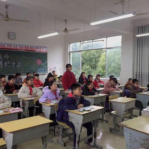 “以研促教，共同成长”———记三合镇小学英语组教研活动