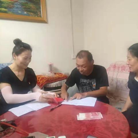 长葛市体育发展中心 “七一”前夕组织开展走访慰问老干部活动