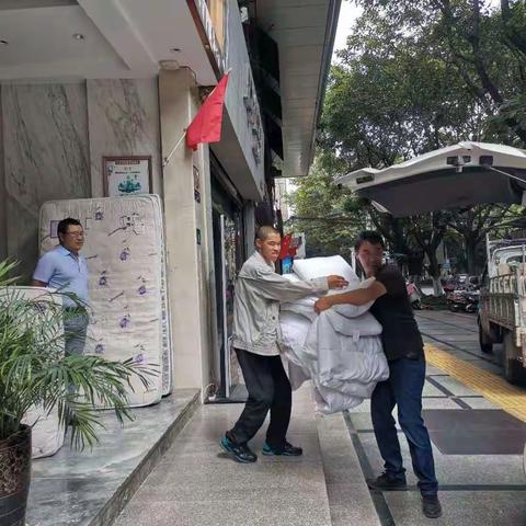 玉溪宏盛酒店向困难残疾人家庭捐赠爱心家具