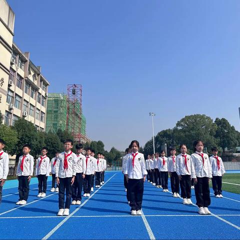做时间的主人———龙川学校小学部第8周升旗仪式