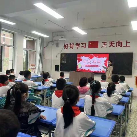 强化地震演练，共筑安全防线———明达街小学防地震演练纪实