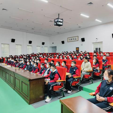 表彰优秀学生，彰显榜样力量——潍坊滨海鲲城学校初中部七年级举行表彰大会