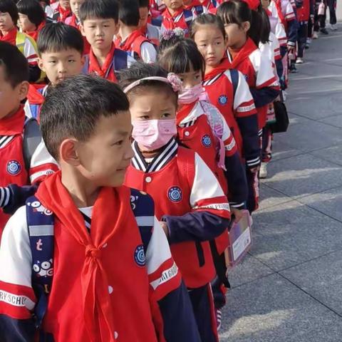 风光无限好，秋游正当时  ——百官小学 一（10）班                                         秋游记