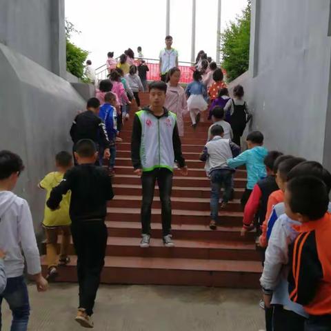 云水小学安全演练