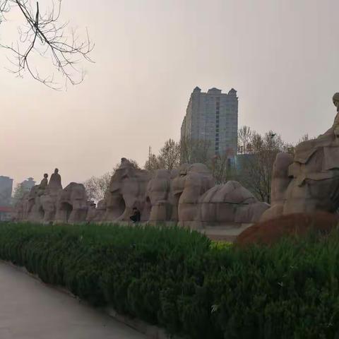 丝绸群雕
