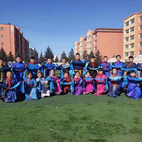 经棚蒙古族小学4.1班读书月活动