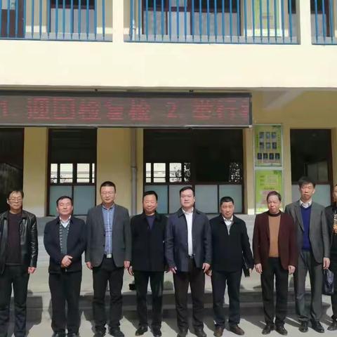 山村飘来爱的红丝带