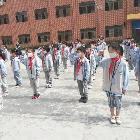 疫情期间孩子们开学已经适应了学校的生活大家棒棒哒