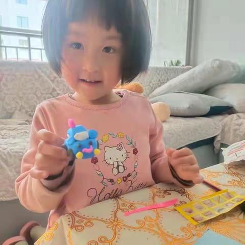 “童心同力，居家抗疫”——会宁县第五幼儿园中四班防疫期间幼儿居家活动