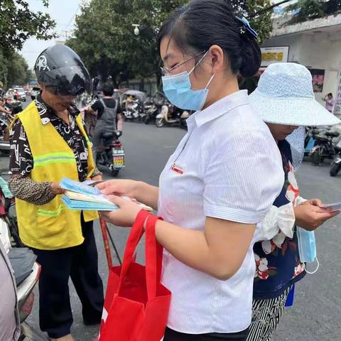 舒城农商行梅河路支行积极开展反假币宣传活动
