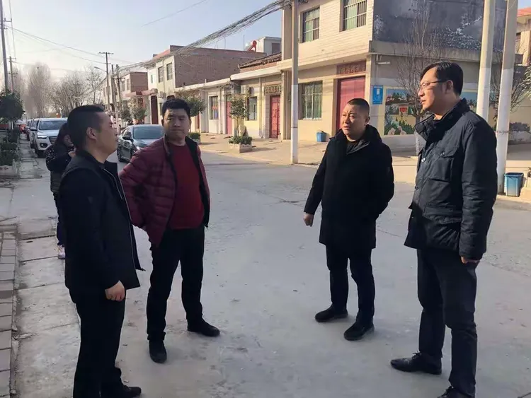 城市管理局副局长赵冀带队检查节前市容环境保障工作