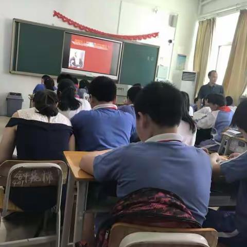 循循善诱如春风，弘文课堂香满园。