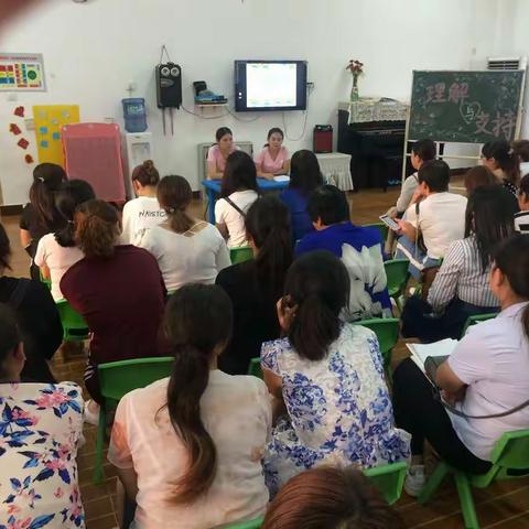 用心沟通，用情交流——中山街幼儿园中大班家长会