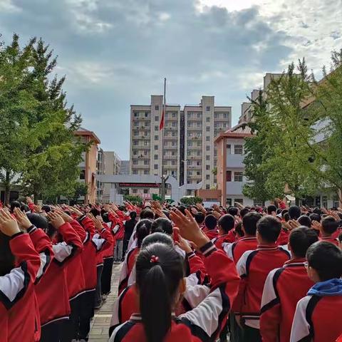 读圣贤书  立君子品  做中国人——汝州市塔寺小学举办“孔子诞辰日  人人读《论语》”活动