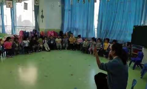 苗苗二班“目测数群”室内活动