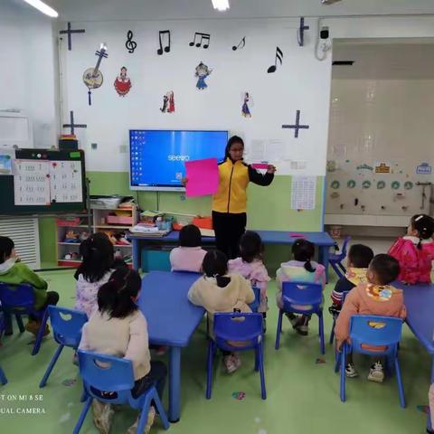 苗苗二班“认识椭圆、长方形”室内活动