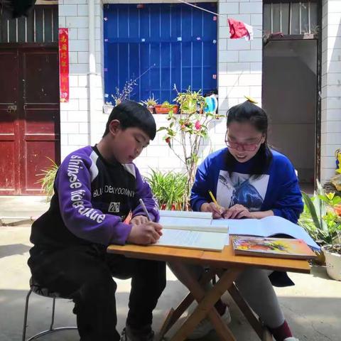 朱阳一小四（一）班最美家长：郭瑞丽                           ――陪伴是最好的教育