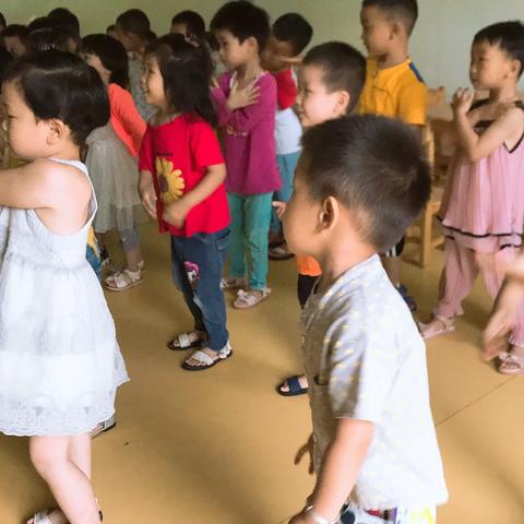 金色童年幼儿园中三班第四周精彩纷呈