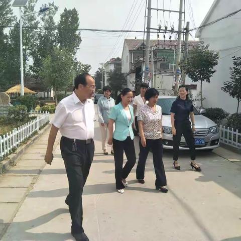 市妇联领导莅临郑营镇指导美丽庭院工作