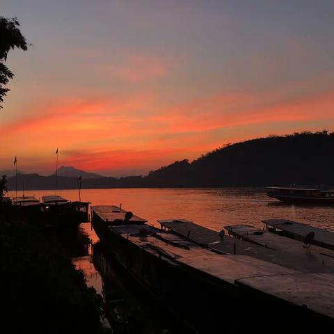 漫游琅勃拉邦ຫລວງພະບາງ