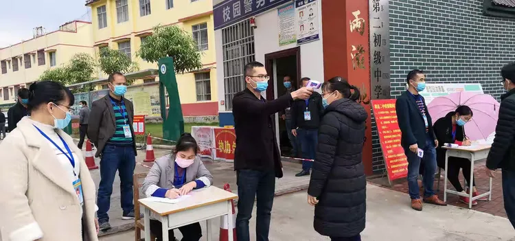 上林县明亮二中开学疫情防控演练