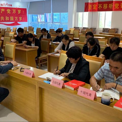 贤文居党委组织党员观看《血沃春华—济南“四五”烈士祭》