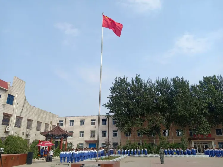 复兴区户村中学举行2020级新生军训闭营仪式