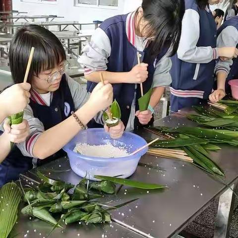 师生同上阵，粽香度端午