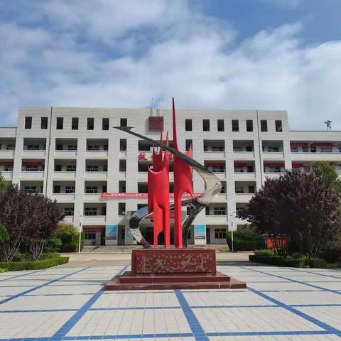 收心聚力行 扬帆新征程——高二(4)班家长驻校纪实