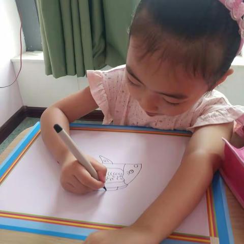 周六下午两点课――《漂亮的小鱼》