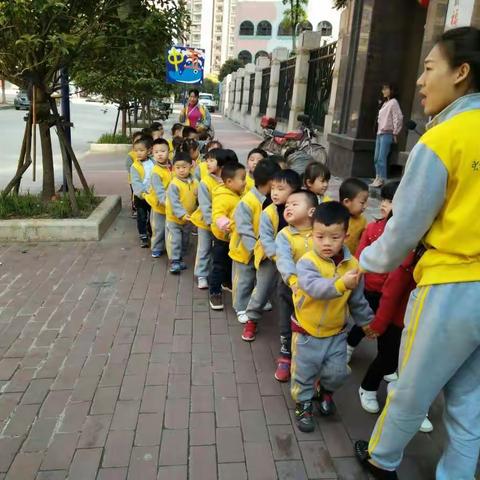 永丰兴华实验幼儿园――中五班游公园