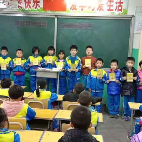 西门里小学一年级三班第一次期中考试颁奖2018年12月。