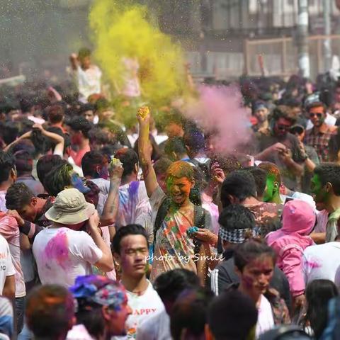 洒红节-喜马拉雅山脚下的色彩狂欢