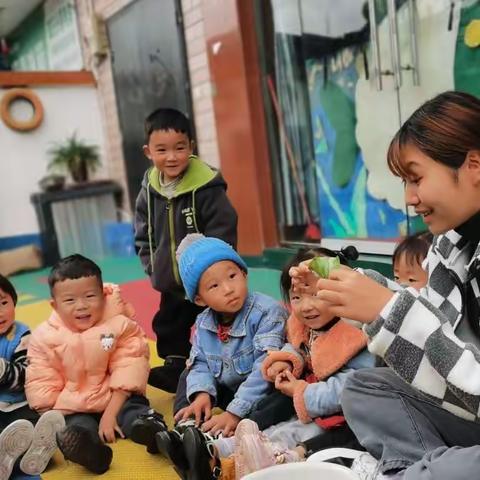 富庄镇星兴艺术幼儿园自然与科学的联动——【树叶吹泡泡】