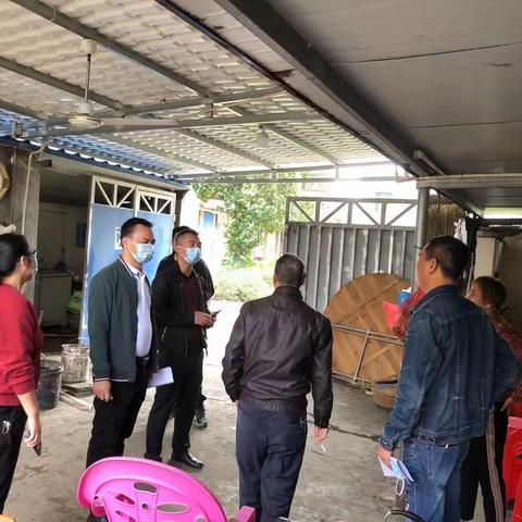 苍西村委会发动60岁以上老人接种新冠疫苗