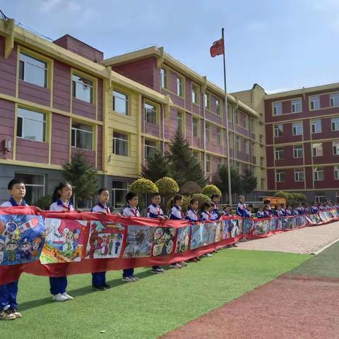 “最美童心绘祖国 百米画卷迎国庆”朝阳实验小学校主题绘画展示活动