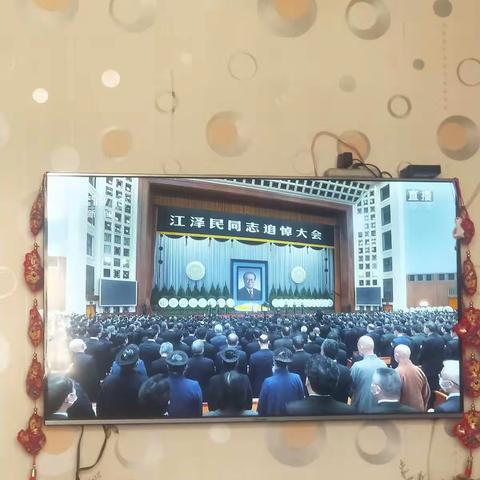 莘州中学初一年级班级组织师生收看江泽民同志追悼大会（图片）