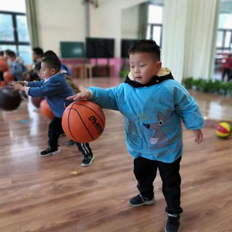 迦南力高西区幼儿园中班组幼儿拍球比赛活动通知