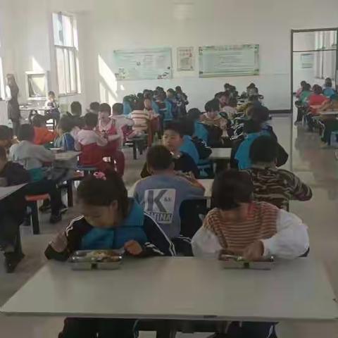 餐食暖人胃，爱意抚人心 —扎兰营子小学食品安全宣传活动