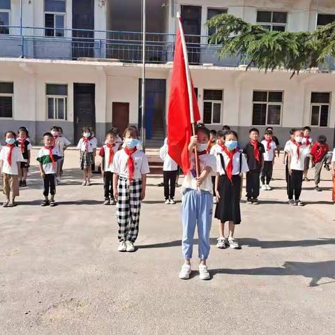 喜迎二十大，争做好队员——2022年6月2日陡城小学手抄报主题宣传活动