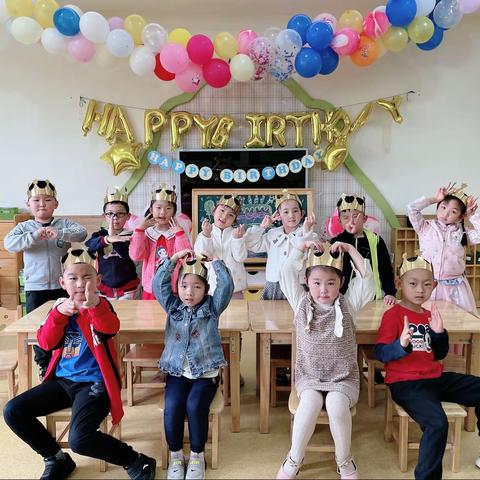 英才坊幼儿园幼小衔接2班三月生日会