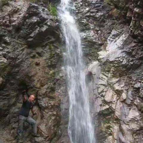 梦之队户外金秋醉美九峰山背锅沟登山徒步摄影一日休闲游