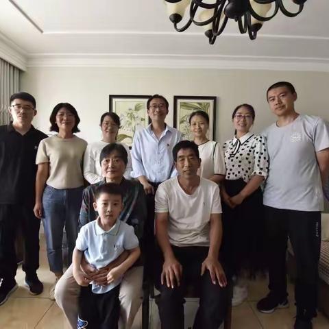 新华全媒+|特写：一个乡村教育世家的别样中秋节