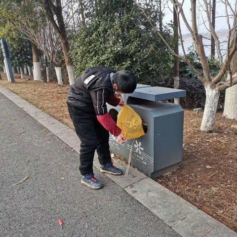 弘扬志愿精神，文明过大年