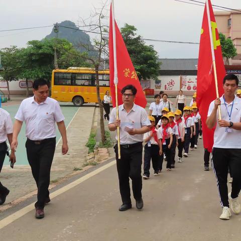 童心向党 清明祭英烈——记蒙公镇中心小学清明节祭扫烈士墓活动