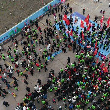 石首市全民奔向2020年！文化旅游局局长鸣枪！市委书记石必成致词！市委书记带领全民迈向新世纪！