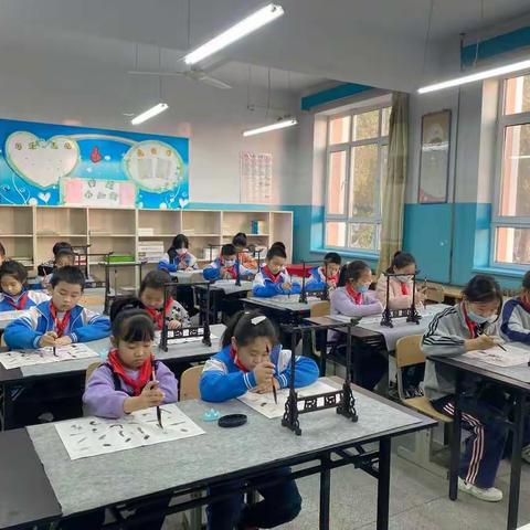 多彩课后服务，学生快乐成长