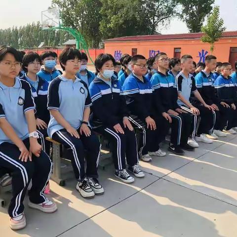 香菜营中学落实五育融合，赋能成长，各美其美，美美与共。为营造积极向上、和谐健康的校园文化氛围，以艺促