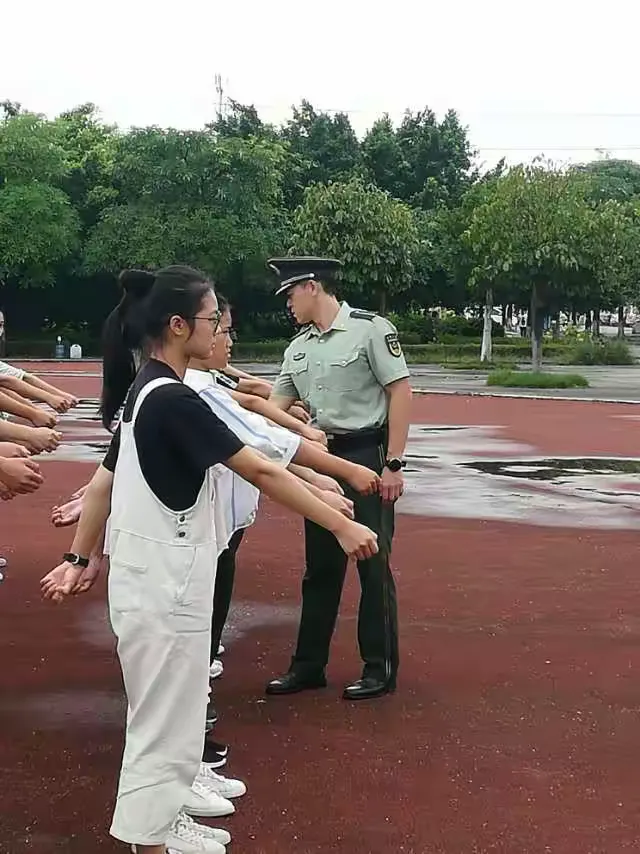江南中学1821班军训纪实